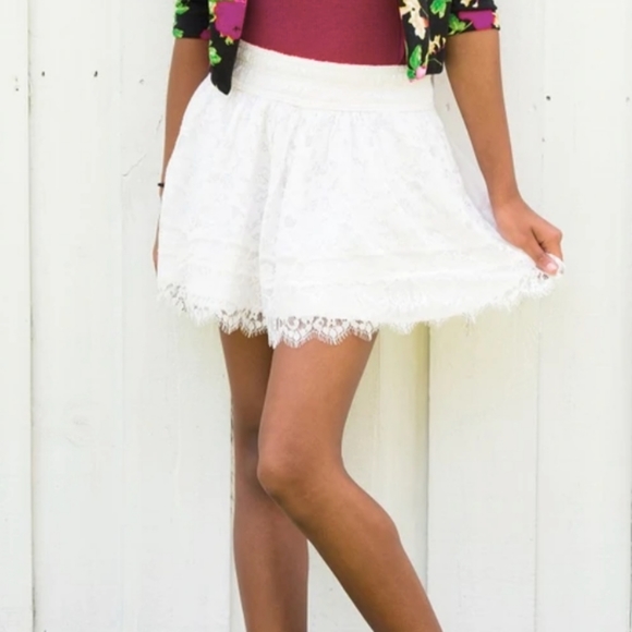 Abercrombie & Fitch Dresses & Skirts - Abercrombie and Fitch white floral lace mini  slip on skirt size large